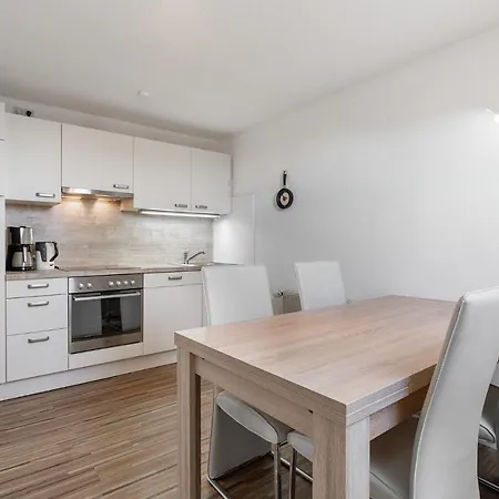 Luebecker Str 8 Whg 3 Apartment *